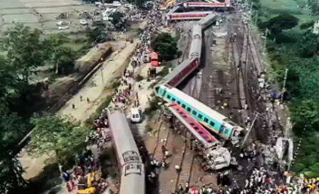 बालासोर रेल हादसा : सबूत नष्ट करने के आरोप में तीन रेलवे अधिकारियों के खिलाफ आरोप-पत्र दायर