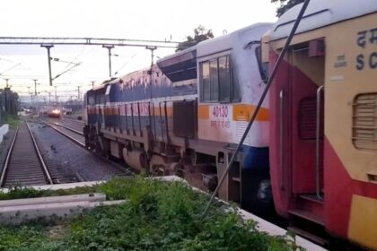 ओडिशा का बालासोर फिर चर्चा में : मेमू ट्रेन दुर्घटनाग्रस्त होने से बची, रेलवे ने स्टेशन प्रबंधक सहित दो कर्मचारी निलंबित, राजनीति, TRAIN TAGEDY »