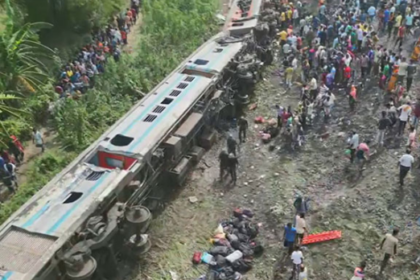 Balasore Train Accident : बालासोर ट्रेन दुर्घटना मामले में सीबीआई ने तीन रेलकर्मियों को किया गिरफ्तार, राजनीति, Balasore" »