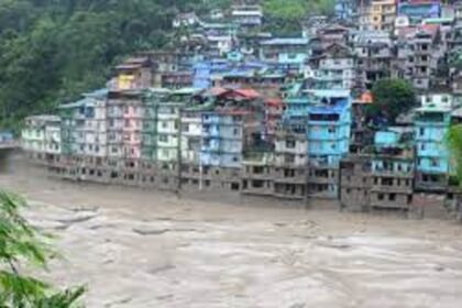 सिक्किम में जल प्रलय से हाहाकार, अब तक 51 की मौत,इसमें 11 सेना के जवान, 145 अभी भी लापता, राजनीति, सिक्कम »