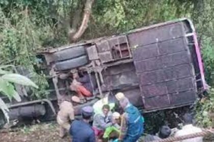 तमिलनाडु में भीषण हादसा: 55 यात्रियों से भरी बस खाई में गिरी, 8 लोगों की मौत, ज़ुर्म, तमिलनाडु »