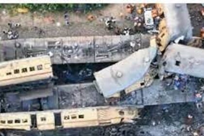 आंध्र प्रदेश में ट्रेन हादसा,आपस में टकराई 2 ट्रेनें, 13 की मौत 50 से ज्यादा घायल, ज़ुर्म, आंध्र प्रदेश »